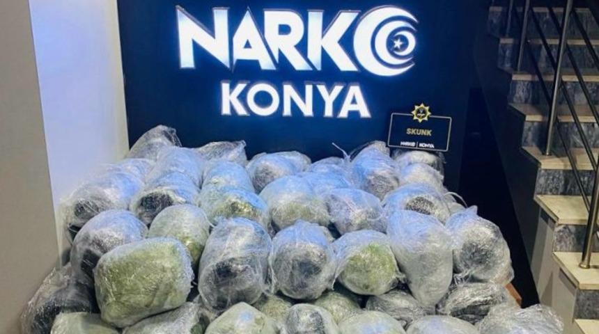 Konya'da beyaz eşya ve mobilya yüklü kamyonette uyuşturucu ele geçirildi