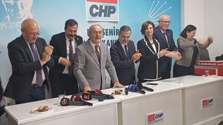 Büyükerşen'den aday tanıtım toplantısında CHP'ye sert sözler! 'Cesaretle söylüyorum' dedi: Bu parti nasıl adam olacak diye düşünüp durdum