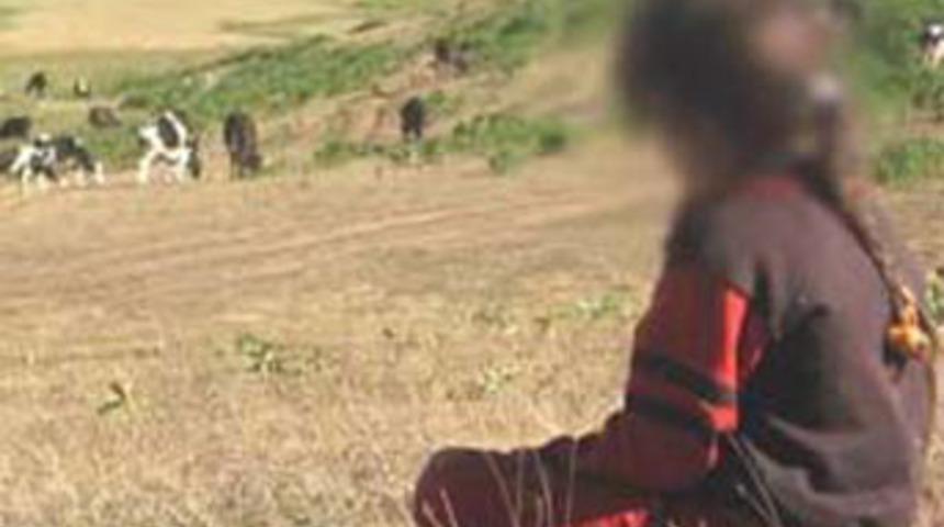 K&uuml;&ccedil;&uuml;k kız i&ccedil;in iğren&ccedil; pazarlıklar