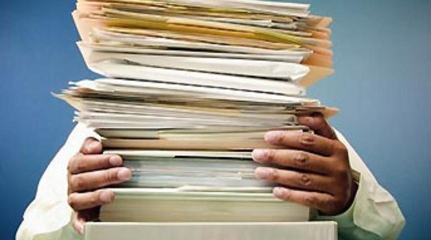 Klas&ouml;rlerin arkasına saklanmak su&ccedil;