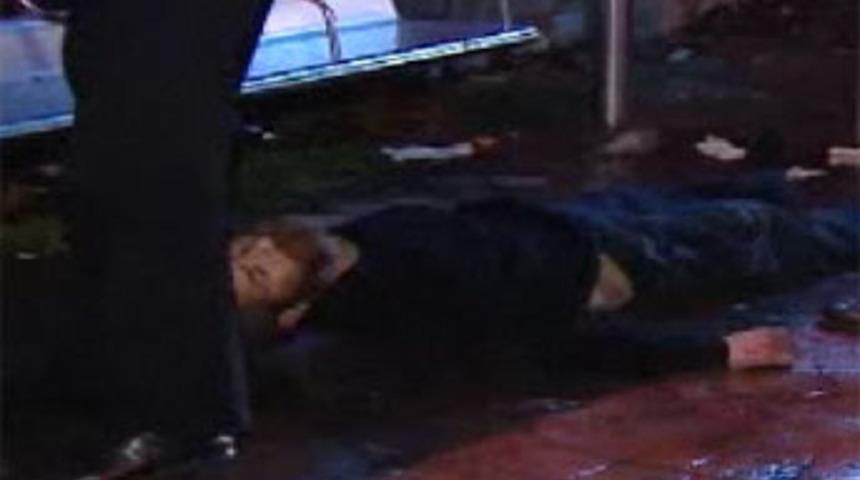 Sokakta donarak &ouml;ld&uuml;