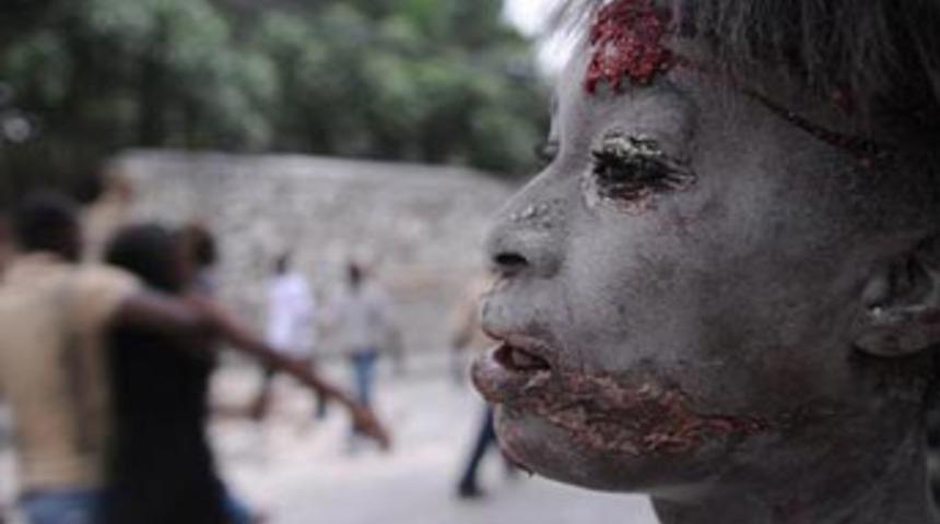 Enkaz altından SMS g&ouml;nderdi