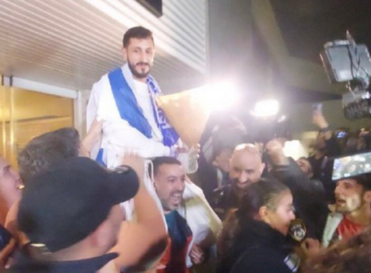 Gol sevinci tepki çekmişti! Antalyaspor'un İsrailli futbolcusu Sagiv Jehezkel Tel-Aviv'de kahraman gibi karşılandı