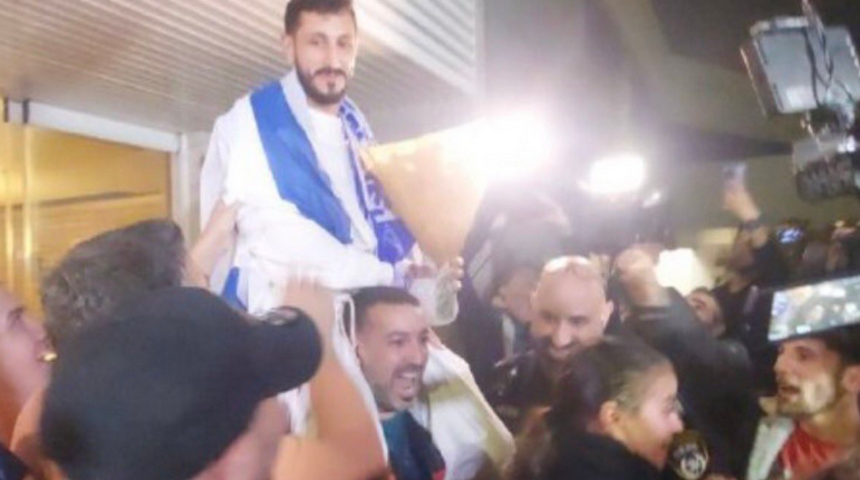 Gol sevinci tepki çekmişti! Antalyaspor'un İsrailli futbolcusu Sagiv Jehezkel Tel-Aviv'de kahraman gibi karşılandı