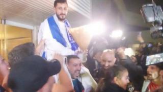 Gol sevinci tepki çekmişti! Antalyaspor'un İsrailli futbolcusu Sagiv Jehezkel Tel-Aviv'de kahraman gibi karşılandı