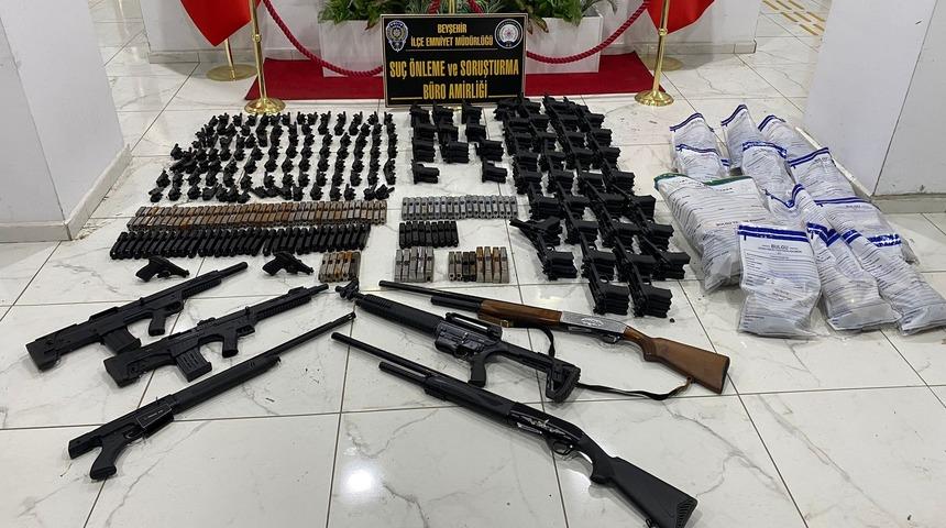 Konya'da silah kaçakçılığı operasyonunda yakalanan 4 zanlı tutuklandı