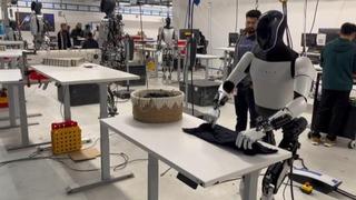 Elon Musk, Tesla'nın insansı robotunu paylaştı! Optimus tişört katlıyor
