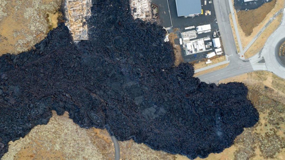 Yer: İzlanda! Kasabaya ulaşan lavlar havadan g&ouml;r&uuml;nt&uuml;lendi