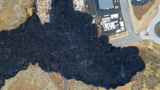 Yer: İzlanda! Kasabaya ulaşan lavlar havadan görüntülendi