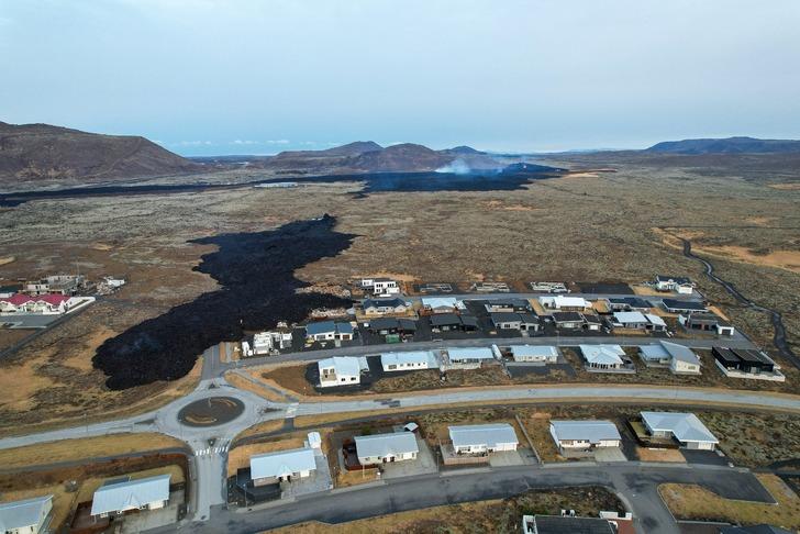 Yer: İzlanda! Kasabaya ulaşan lavlar havadan görüntülendi G5