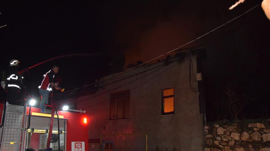 Bilecik'te metruk binada çıkan yangın söndürüldü