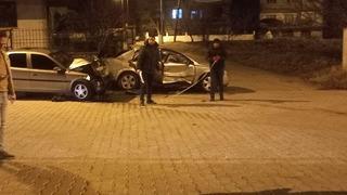 Uşak'ta iki otomobilin çarpıştığı kazada 8 kişi yaralandı