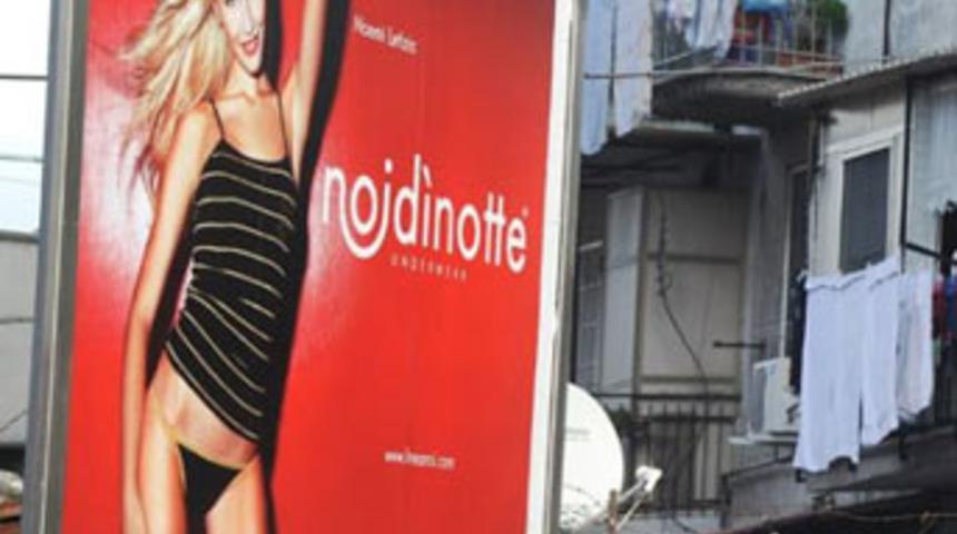 Başbakanın g&ouml;zdesi i&ccedil; &ccedil;amaşırıyla reklamlarda