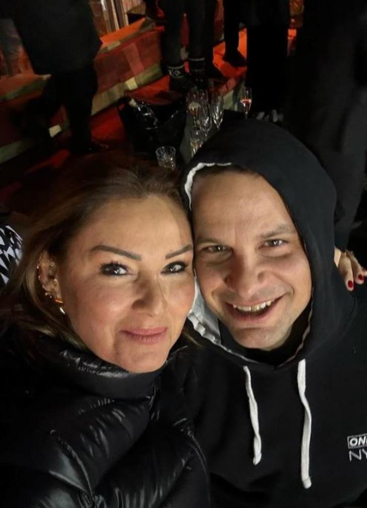 Pınar Altuğ kocasıyla pozunu paylaştı! Gazze sorusu geldi... "Boyumuzu aşar" G1