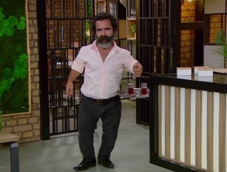 'Çaylar' repliğiyle hafızalara kazındı! Çocuklar Duymasın'ı Çaycı Hüseyin'i yeni imajı sosyal medyada gündem oldu G3