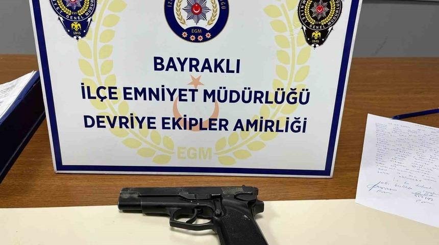 İzmir&rsquo;de 2 kişiyi tabancayla yaralayan &ccedil;ocuk g&ouml;zaltında