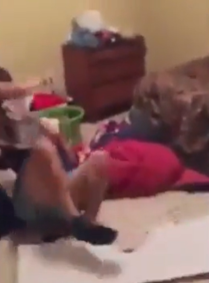 Yatak odasından gelen seslerle şaşkına döndü! Karısı ve sevgilisini yatakta basan koca öfkeden deliye döndü G3