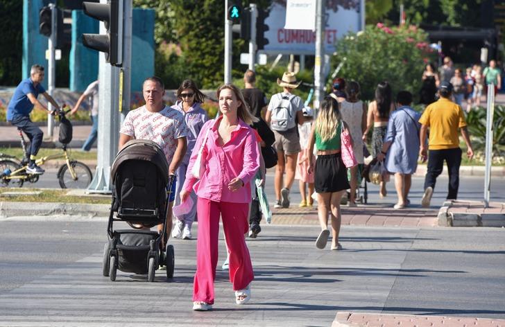 Gidiyorlar! İkamet izinli yabancı sayısı 250 bine yakın azaldı: Herkes Suriye sanıyordu, liste çok başka çıktı G5