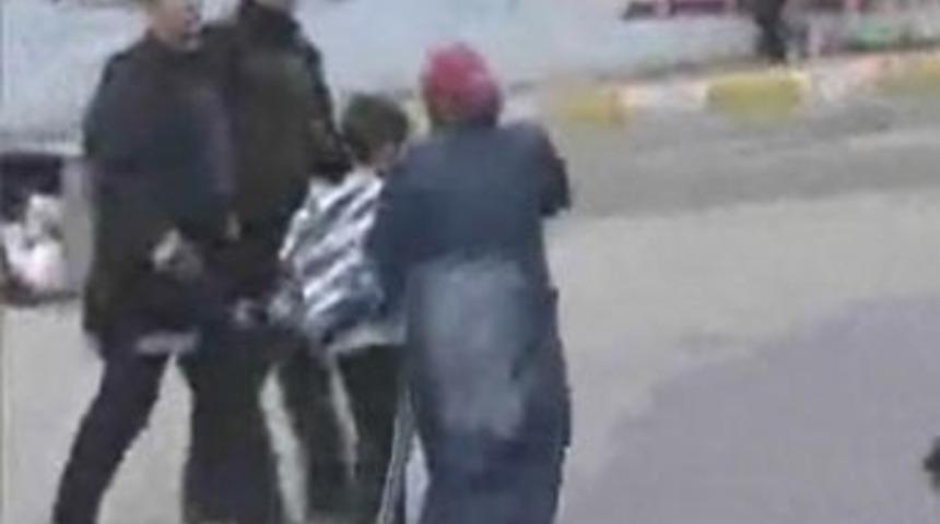 Anneden polise: Oğlumu da d&ouml;v&uuml;n