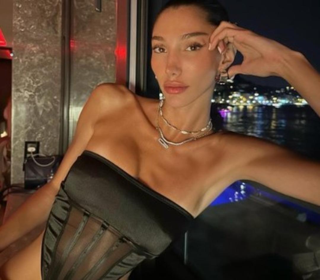 Miss Turkey g&uuml;zeli Şevval Şahin s&uuml;tyensiz spor yaptı! G&ouml;renler spor s&uuml;tyeni tavsiye etti