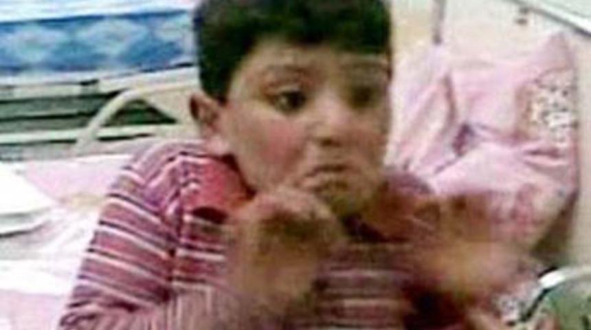 Korku dolu bakışlar kamerada