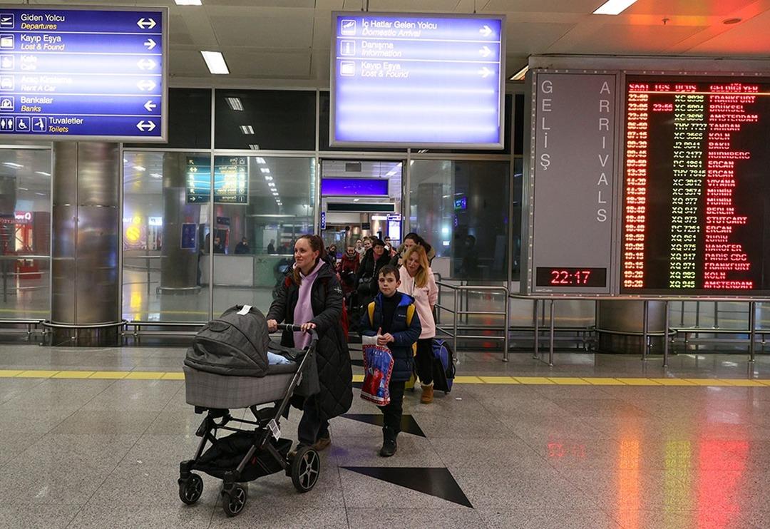 Gidiyorlar! İkamet izinli yabancı sayısı 250 bine yakın azaldı: Herkes Suriye sanıyordu, liste &ccedil;ok başka &ccedil;ıktı