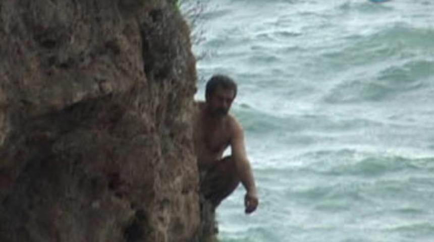 Falezler'de &ccedil;ıplak intihar girişimi