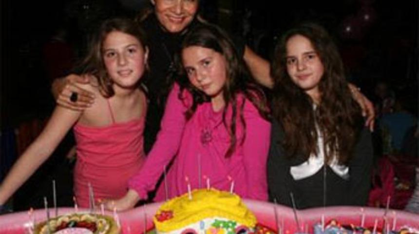 Üçüzler büyüdü