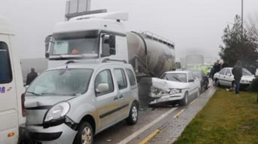 30 ara&ccedil; birbirine girdi