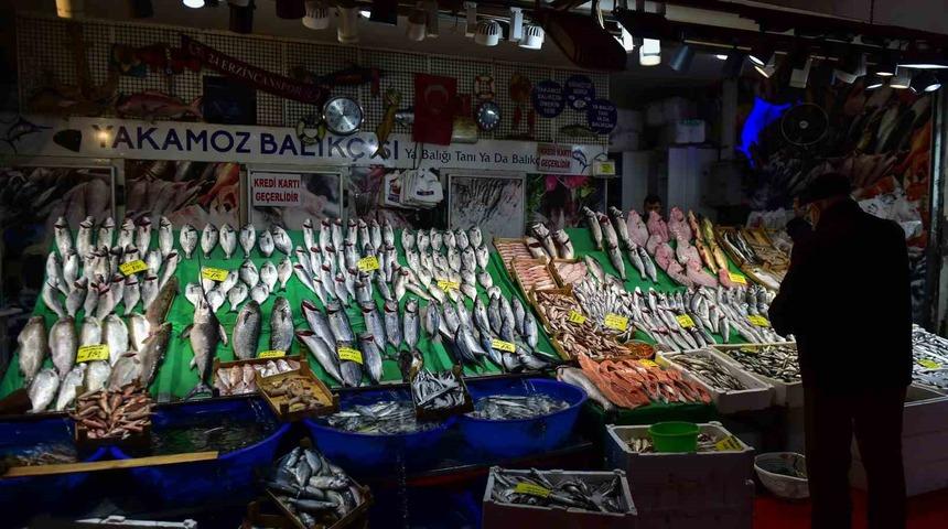 Balık tezgahlarında bolluk yok, çeşit çok
