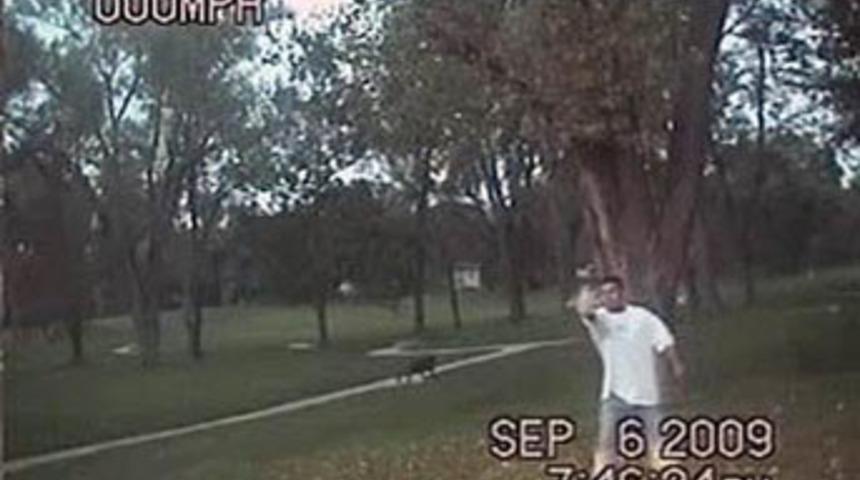 Polis b&ouml;yle &ouml;ld&uuml;rd&uuml;!