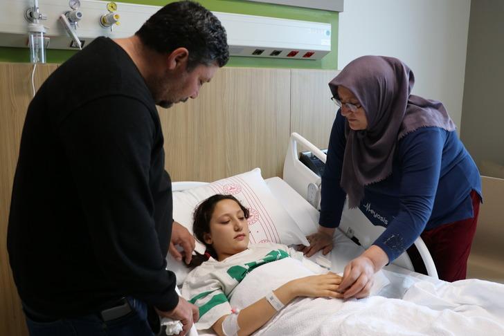 Şanlıurfa'da sahipsiz köpeğin saldırısına uğrayan çocuğun tedavisi Gaziantep'te sürüyor G4