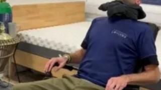 Uçakta yatağınızın rahatlığına ulaşabilirsiniz! Uçakta iyi bir uyku çekmenin püf noktaları... Sadece bu hareketlerden uzak durmalısınız