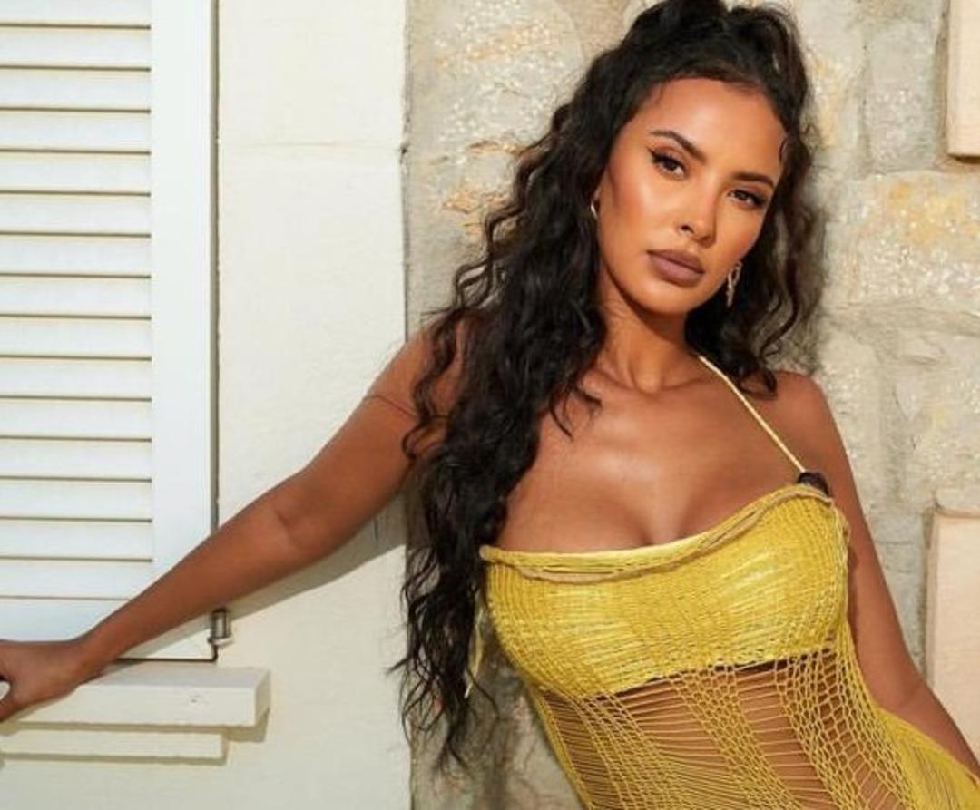 Aşk Adası'nın sunucusu Maya Jama yarışmacıların &ouml;n&uuml;ne ge&ccedil;ti! "Her an g&ouml;ğ&uuml;sleri fırlayacak gibi"