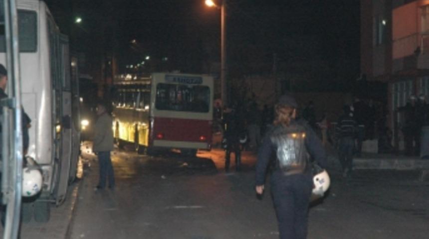 Belediye otob&uuml;s&uuml;ne molotoflu saldırı