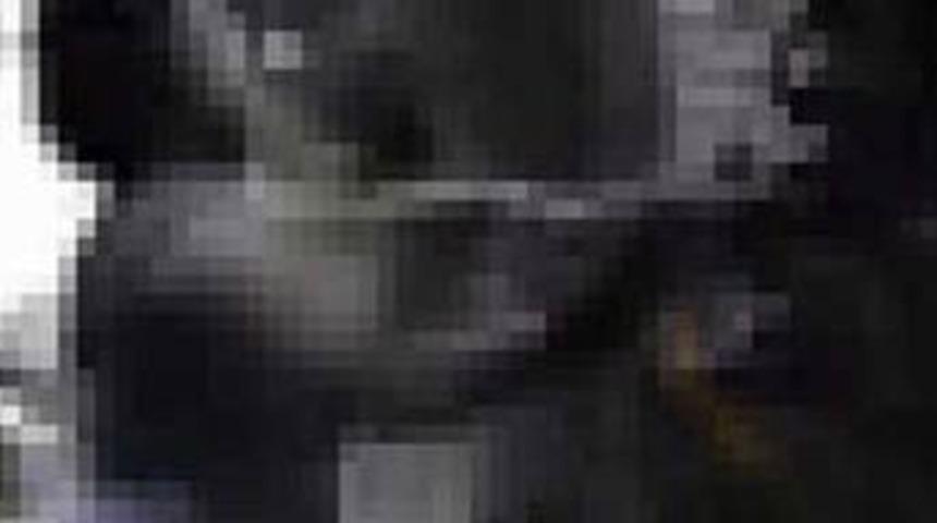 Dayanamayıp kocasını d&ouml;vd&uuml;!