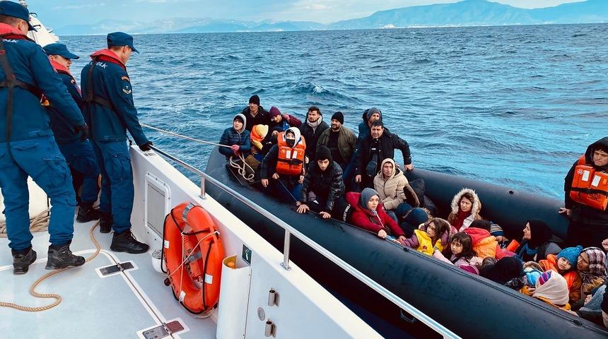 İzmir açıklarında 46 düzensiz göçmen kurtarıldı