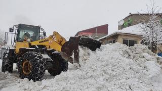 Tunceli ve Bingöl'de eğitime kar engeli