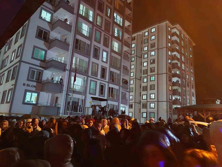 Ordu'daki kız öğrenci yurdunda 'asansör' paniği! Bütün öğrenciler kendilerini bahçeye attı, zor sakinleştirildiler G3