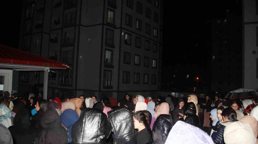 Ordu&rsquo;da kız &ouml;ğrenci yurdunda asans&ouml;r arıza yaptı, &ouml;ğrenciler &rsquo;d&uuml;şt&uuml;ğ&uuml;n&uuml;&rsquo; sanıp panik yaşadı