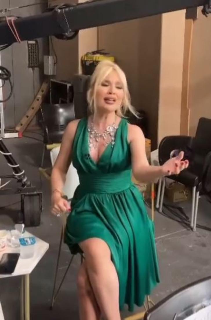 Lerzan Mutlu şeffaf bluzu ve sütyeniyle dikkat çekti! "Çok küçükmüş" yorumu kızdırdı G4