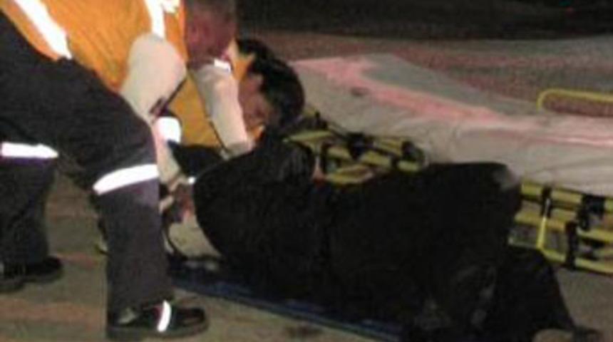 Direksiyonda vuruldu, yardım i&ccedil;in y&uuml;r&uuml;d&uuml;