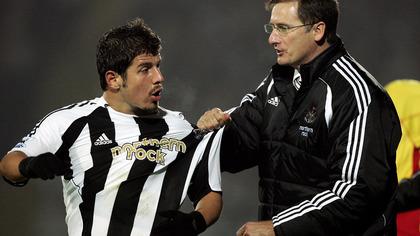 Emre Belözoğlu'nun Newcastle United kariyerini bitiren Joey Barton'un adı ırkçılık ve kadın düşmanlığı ile anılıyor! Sosyal medya üzerinden tacizde bulunduğu da iddia edildi...