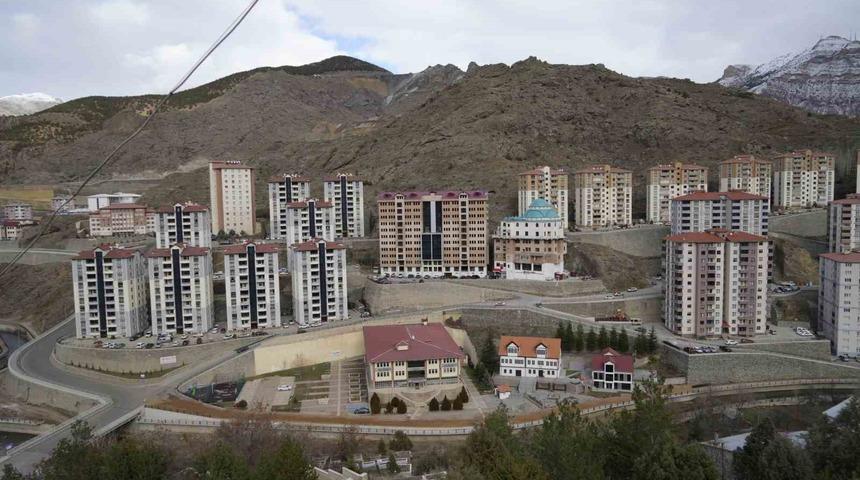 Bin 700 se&ccedil;menli mahallede 10 muhtar adayı tartışma konusu oldu