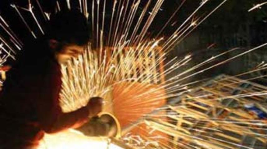 Sanayi &uuml;retiminde s&uuml;rpriz artış