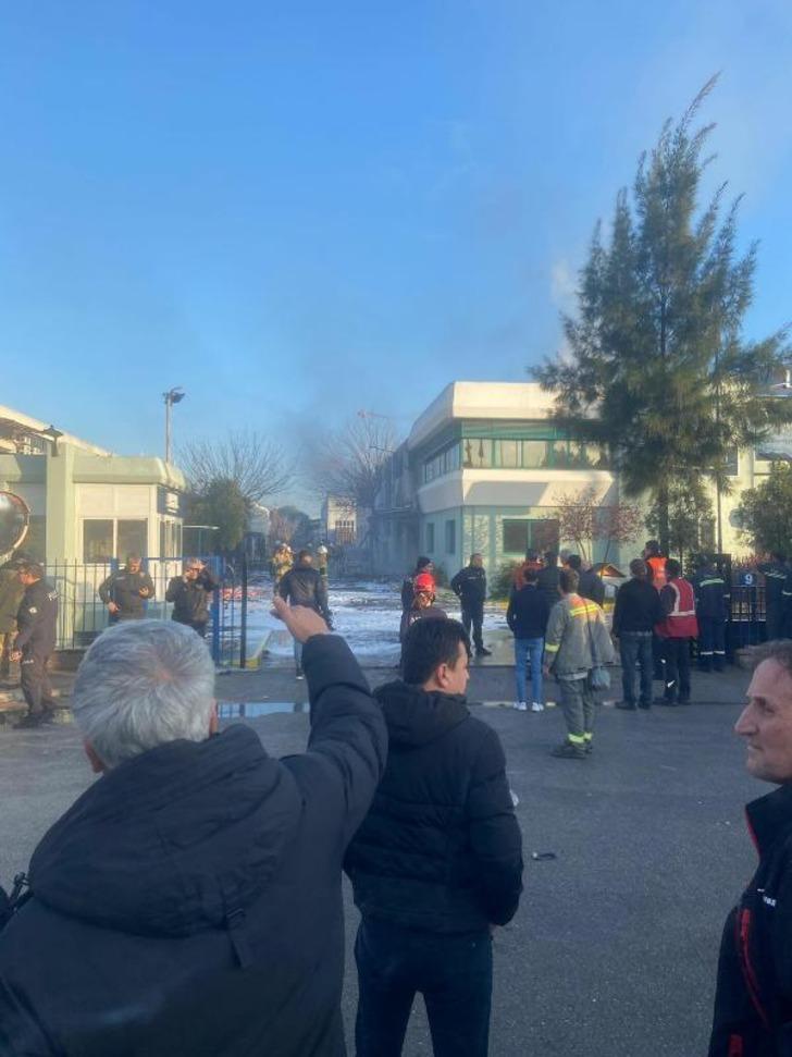 İzmir'deki parfüm fabrikasında yangın faciası! Parfüm şişeleri bomba gibi patladı! Ölü ve yaralılar var... G2