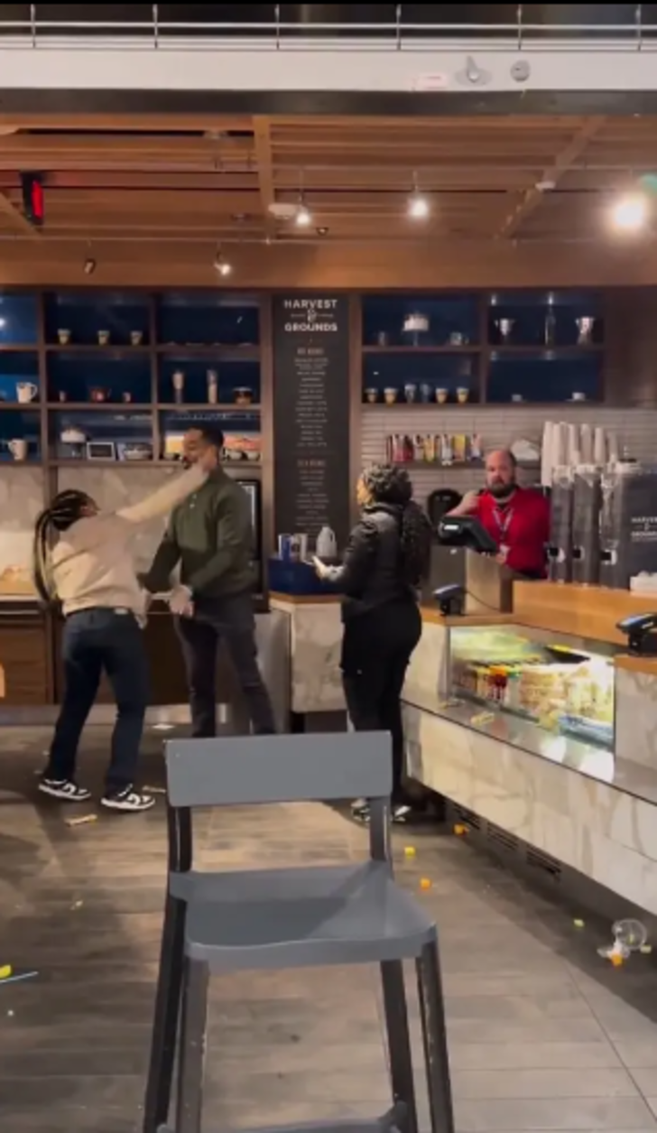 Kovulduğunu öğrenince öfkeden deliye döndü! Patronuna saldırıp ortalığı birbirine kattı... Kavga anları saniye saniye kamerada... G2