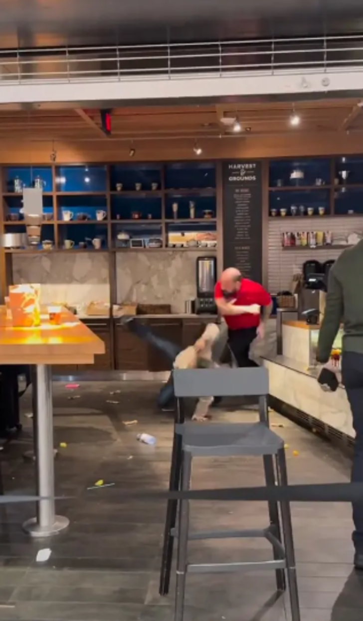 Kovulduğunu öğrenince öfkeden deliye döndü! Patronuna saldırıp ortalığı birbirine kattı... Kavga anları saniye saniye kamerada... G3