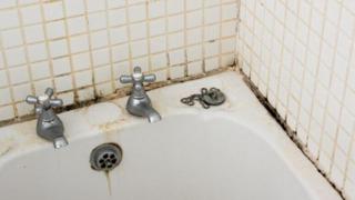 Silikon kararmalarını tek seferde yok eden yöntem! Yılların kirini bembeyaz yapıyor