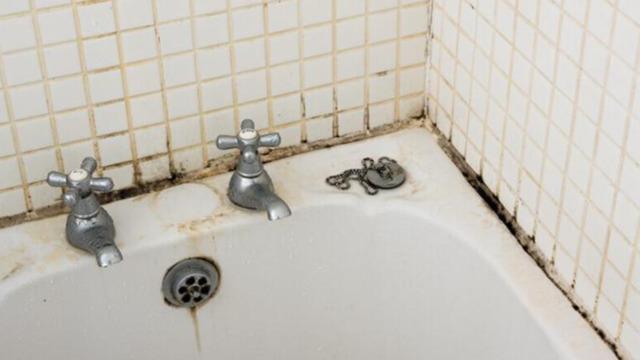 Silikon kararmalarını tek seferde yok eden yöntem! Yılların kirini bembeyaz yapıyor